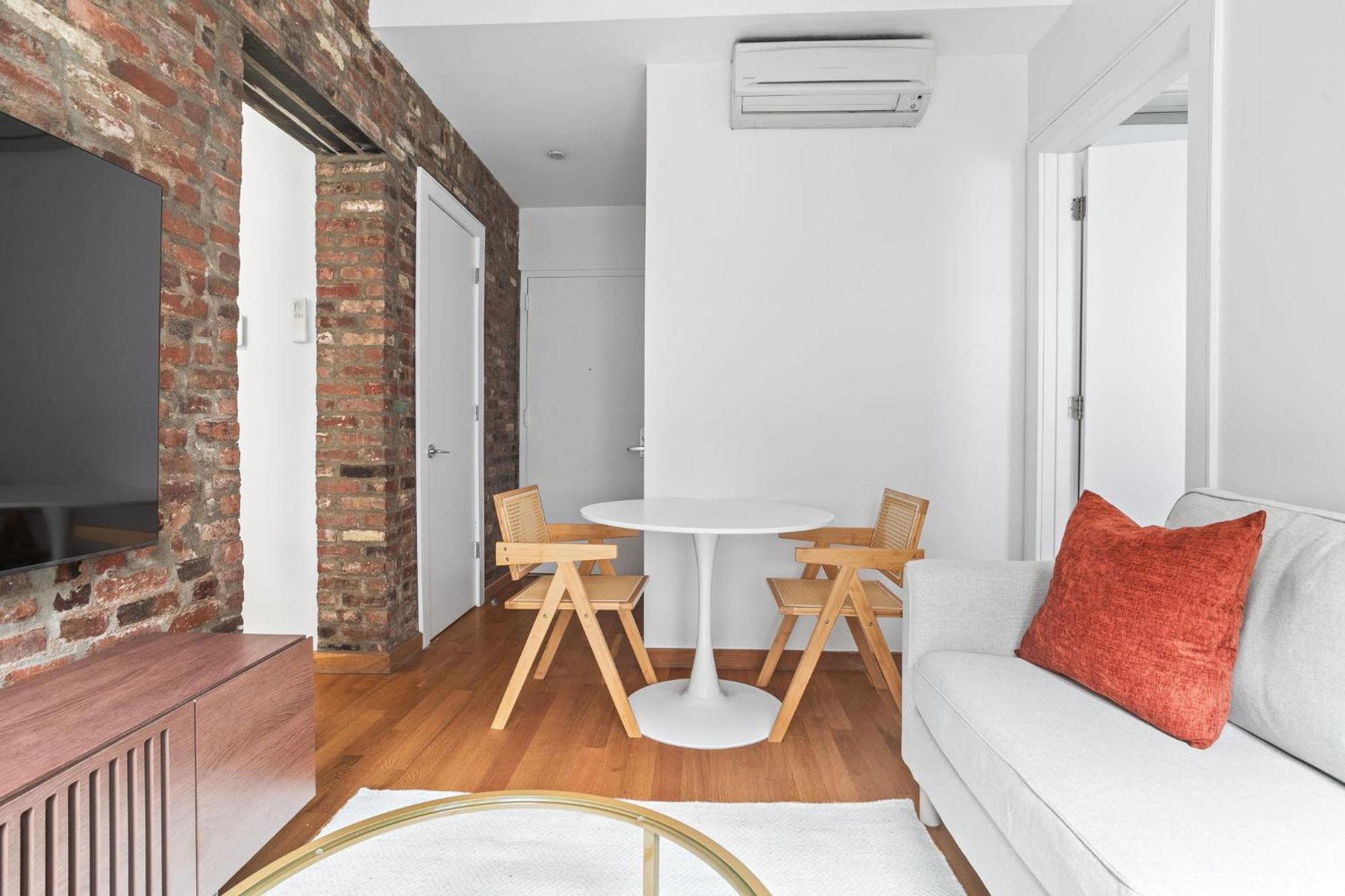 Stylish 2br 1bath Soho Nest *